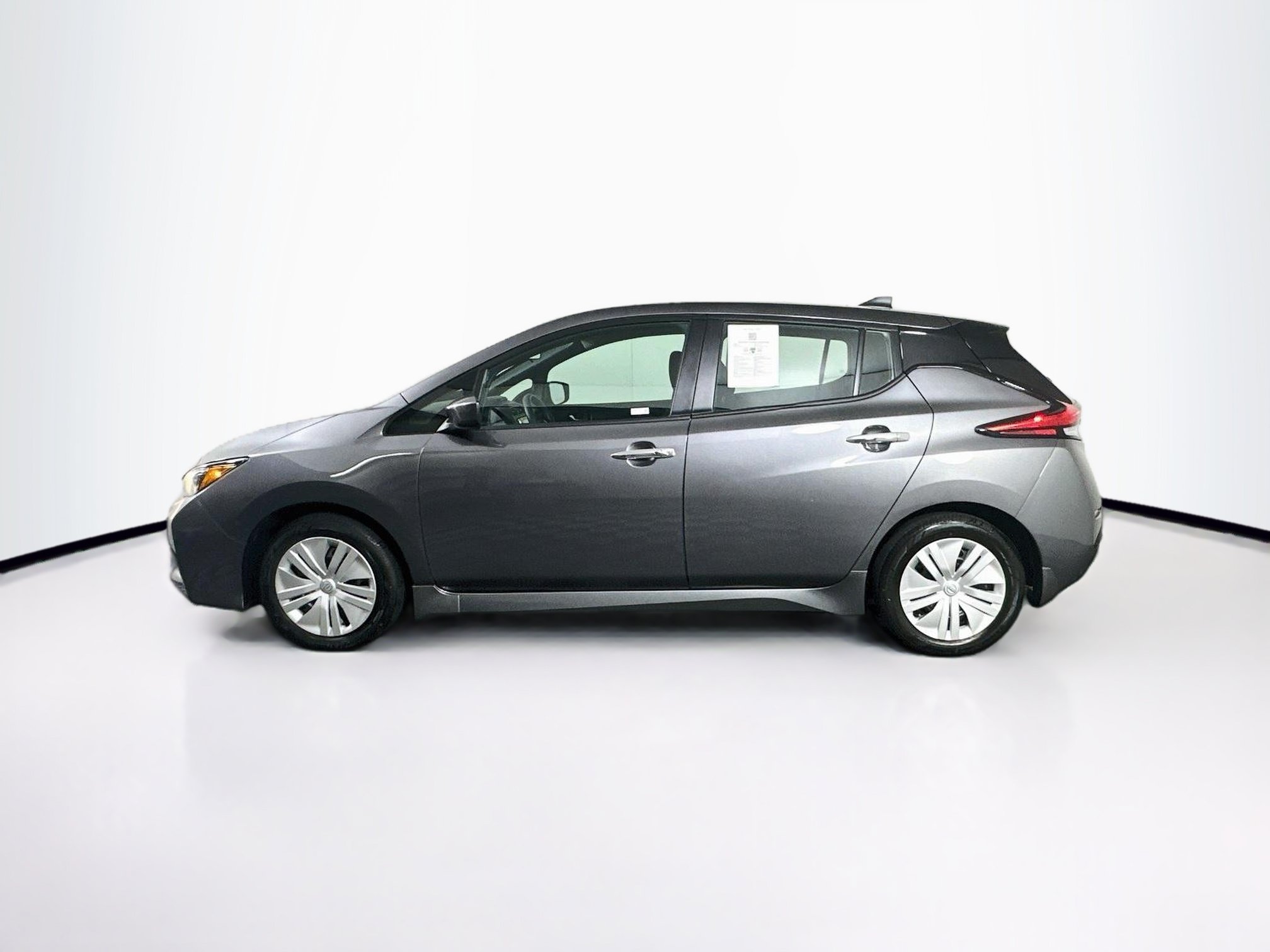 Used 2025 Nissan Leaf S FWD image 4