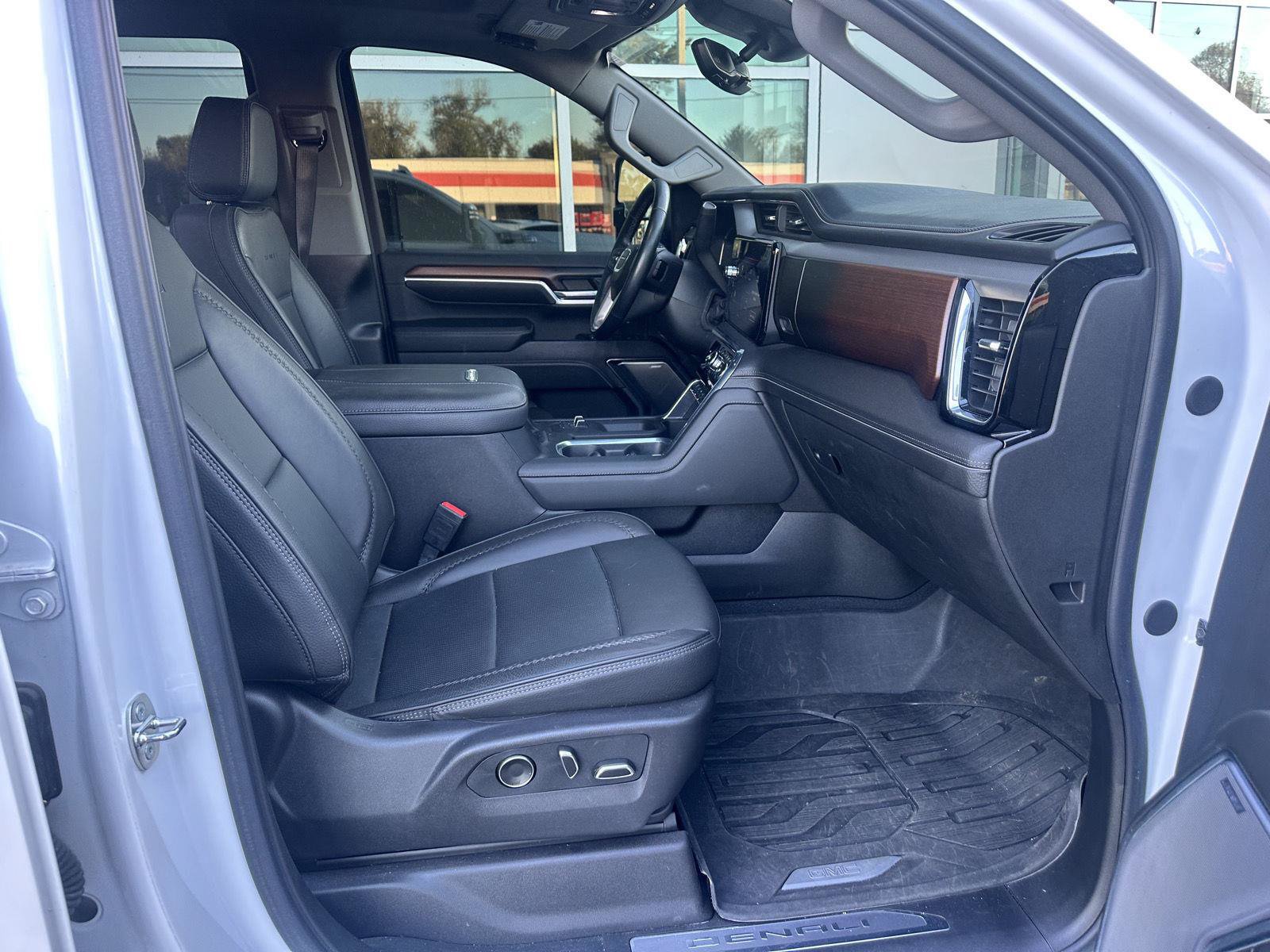 Used 2024 GMC Sierra 3500 Denali w/ Denali Reserve Package AWD/4WD image 9