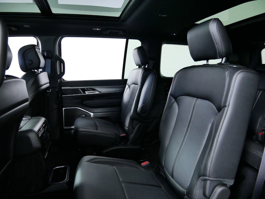 Used 2024 Jeep Wagoneer Series II image 29