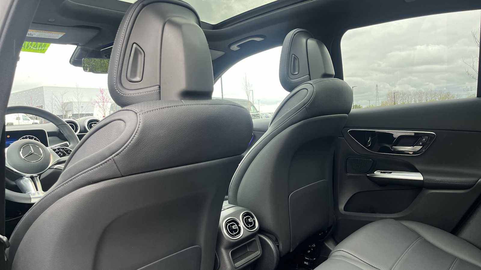 Used 2026 Mercedes-Benz GLC 300 4MATIC image 31