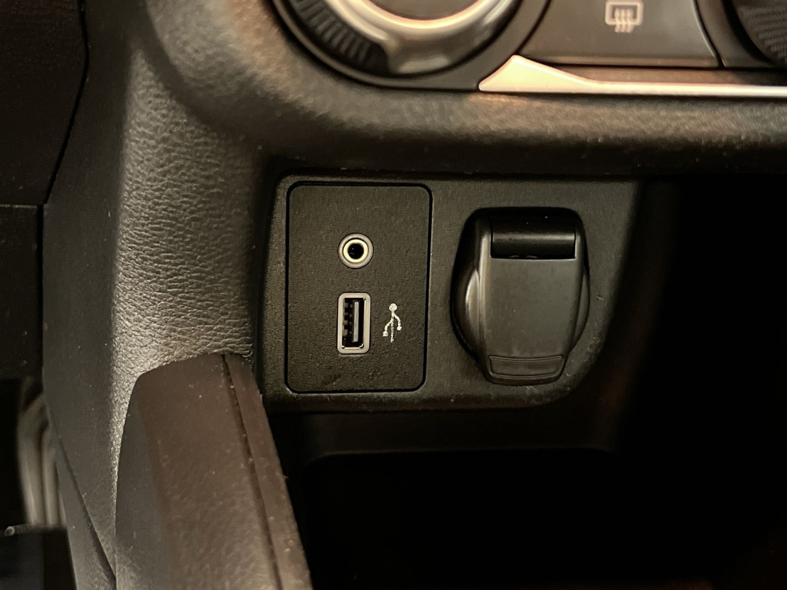 Used 2021 Nissan Versa S FWD image 33