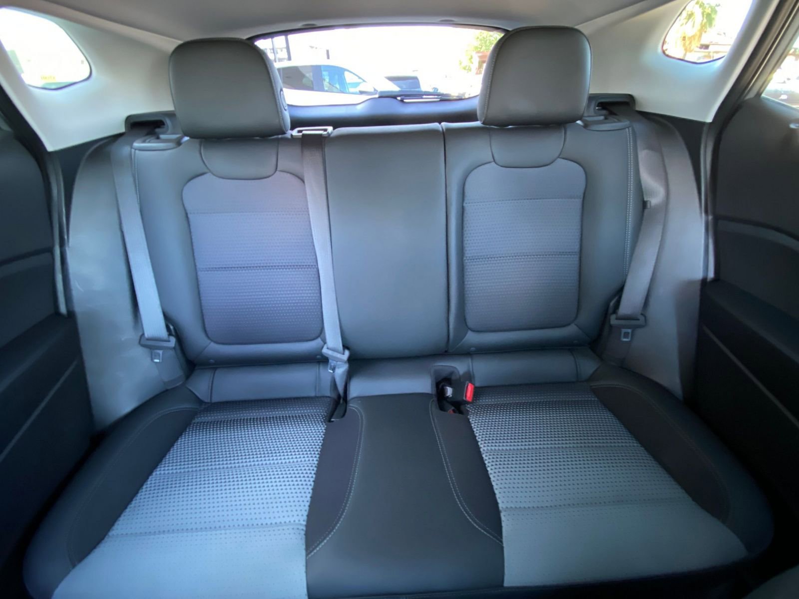 Used 2025 Chevrolet Trax LT FWD image 37