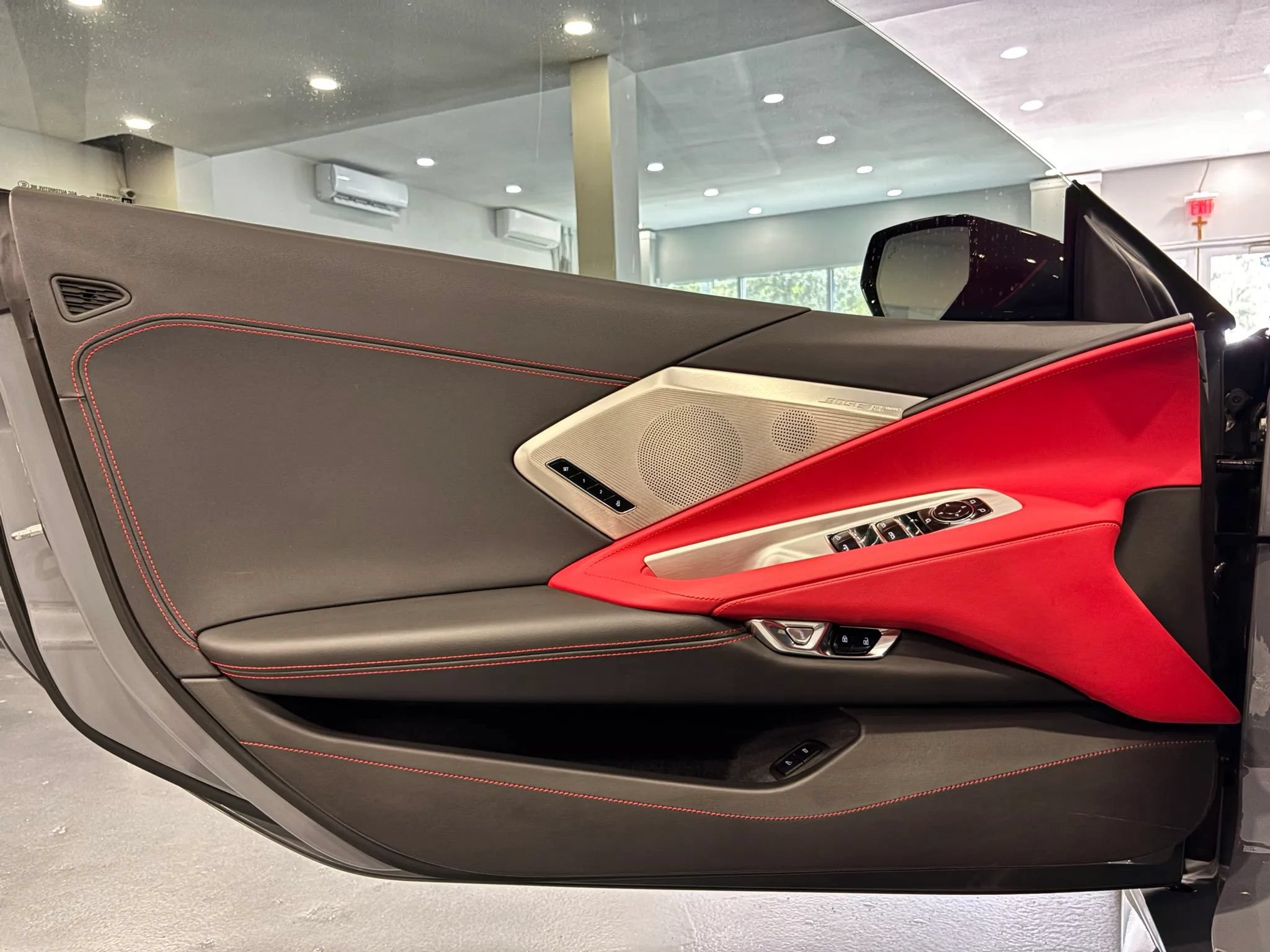 Used 2025 Chevrolet Corvette Stingray Preferred Conv w/ Z51 Performance Package RWD image 37