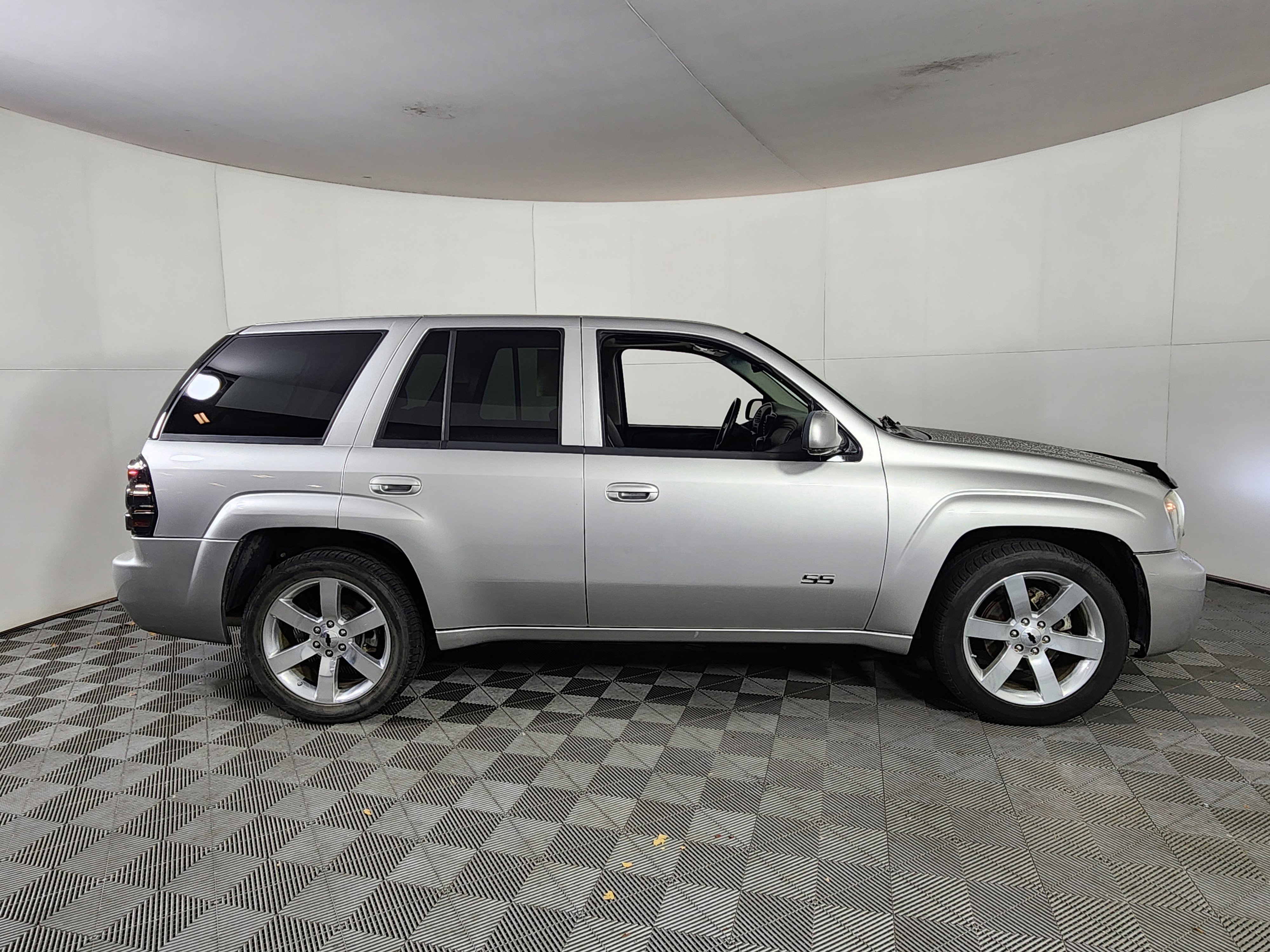 Used 2008 Chevrolet TrailBlazer SS w/ Sun And 6-Disc Cd Package image 8