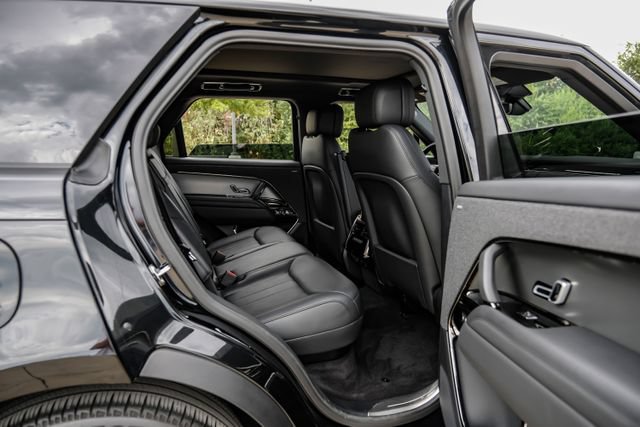 Used 2025 Land Rover Range Rover Sport SE AWD/4WD image 41
