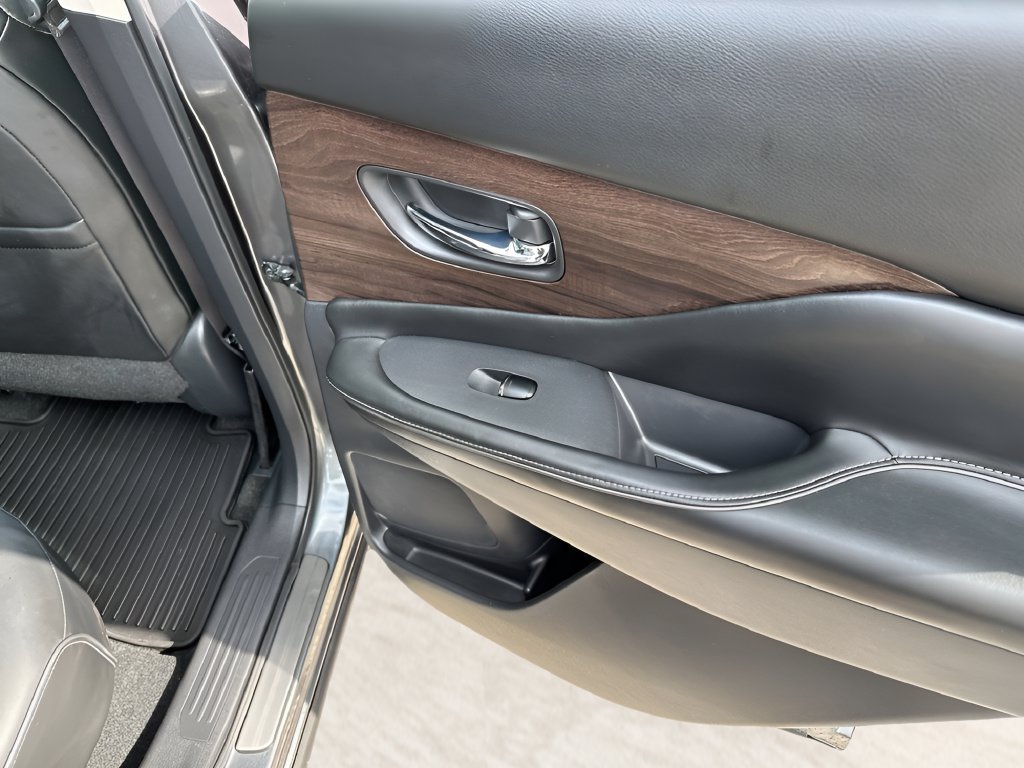 Used 2020 Nissan Murano Platinum AWD/4WD image 16