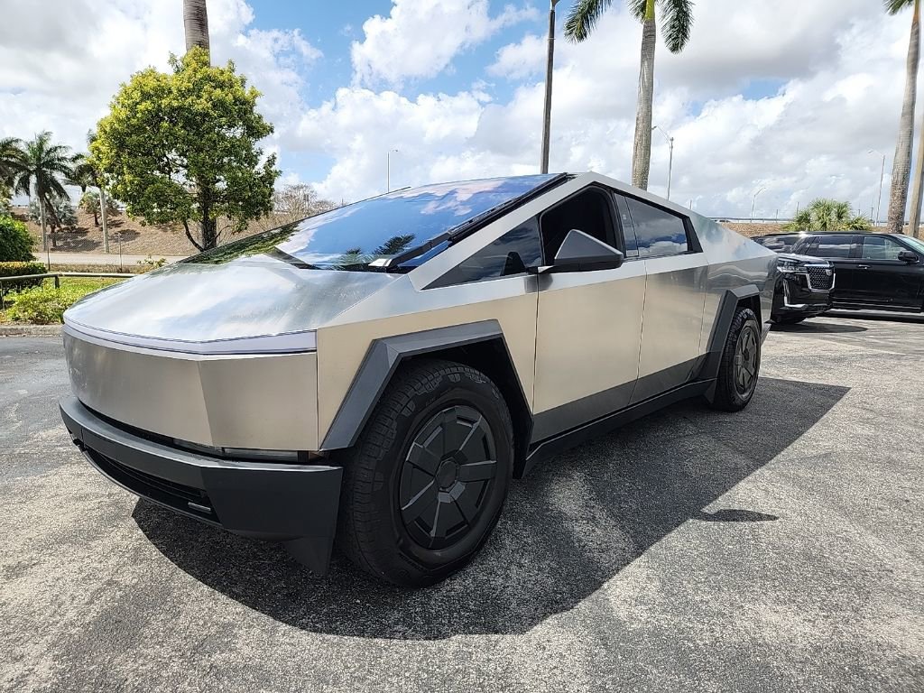 Used 2025 Tesla Cybertruck AWD Crew Cab image 15