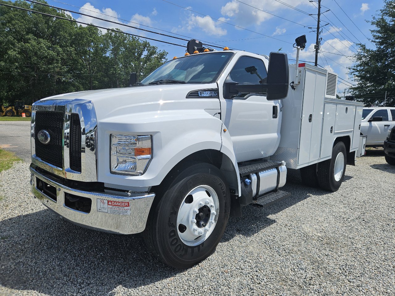 Used 2022 Ford F650 2WD Regular Cab Super Duty image 3