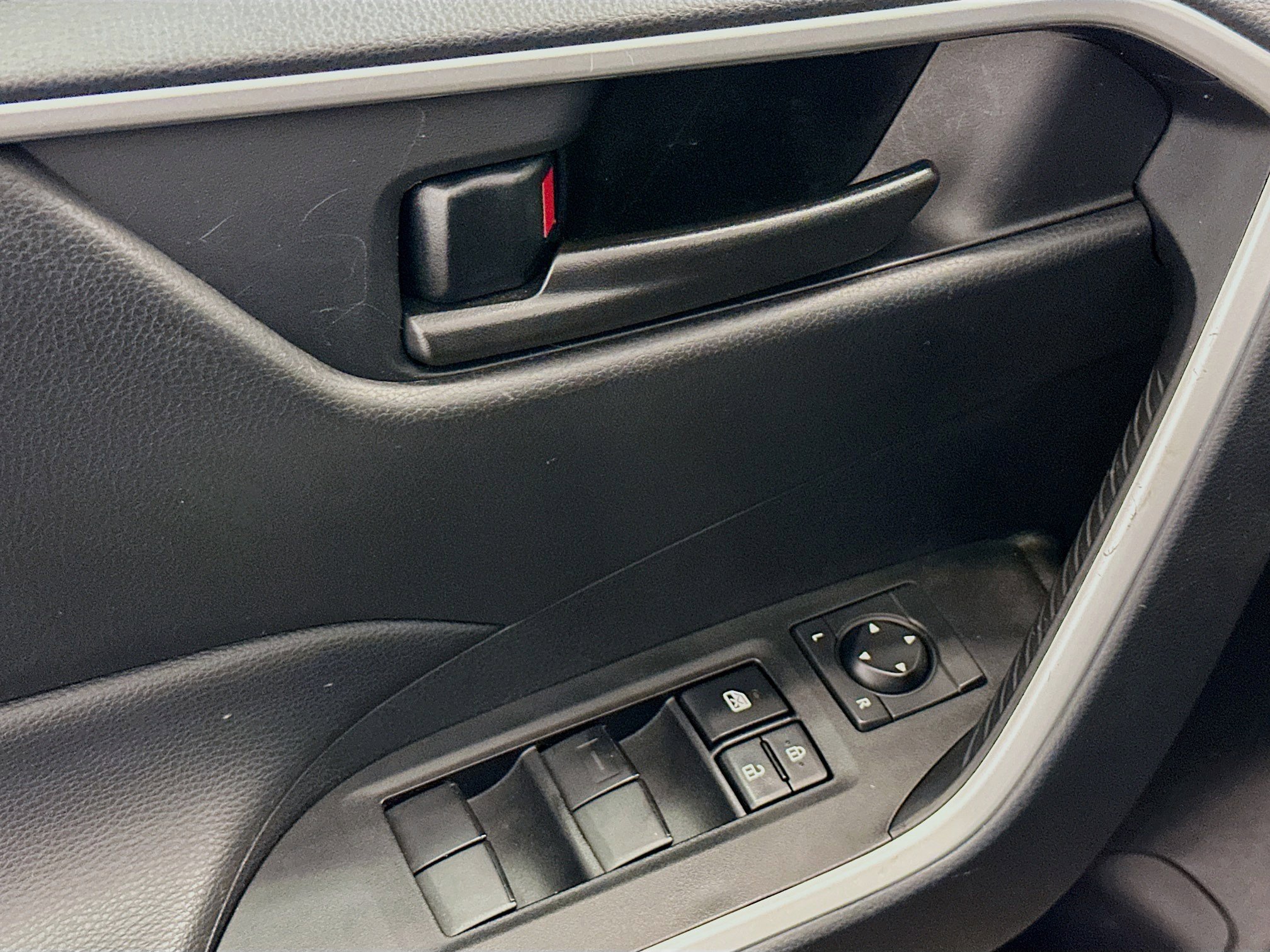 Used 2025 Toyota RAV4 LE image 15