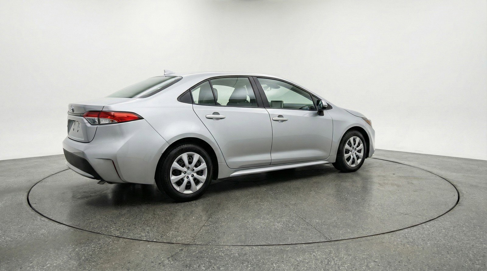 Used 2025 Toyota Corolla LE image 9