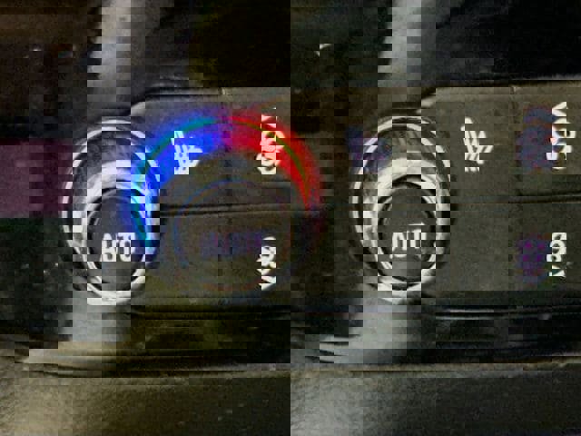 Used 2024 Buick Enclave Essence image 21