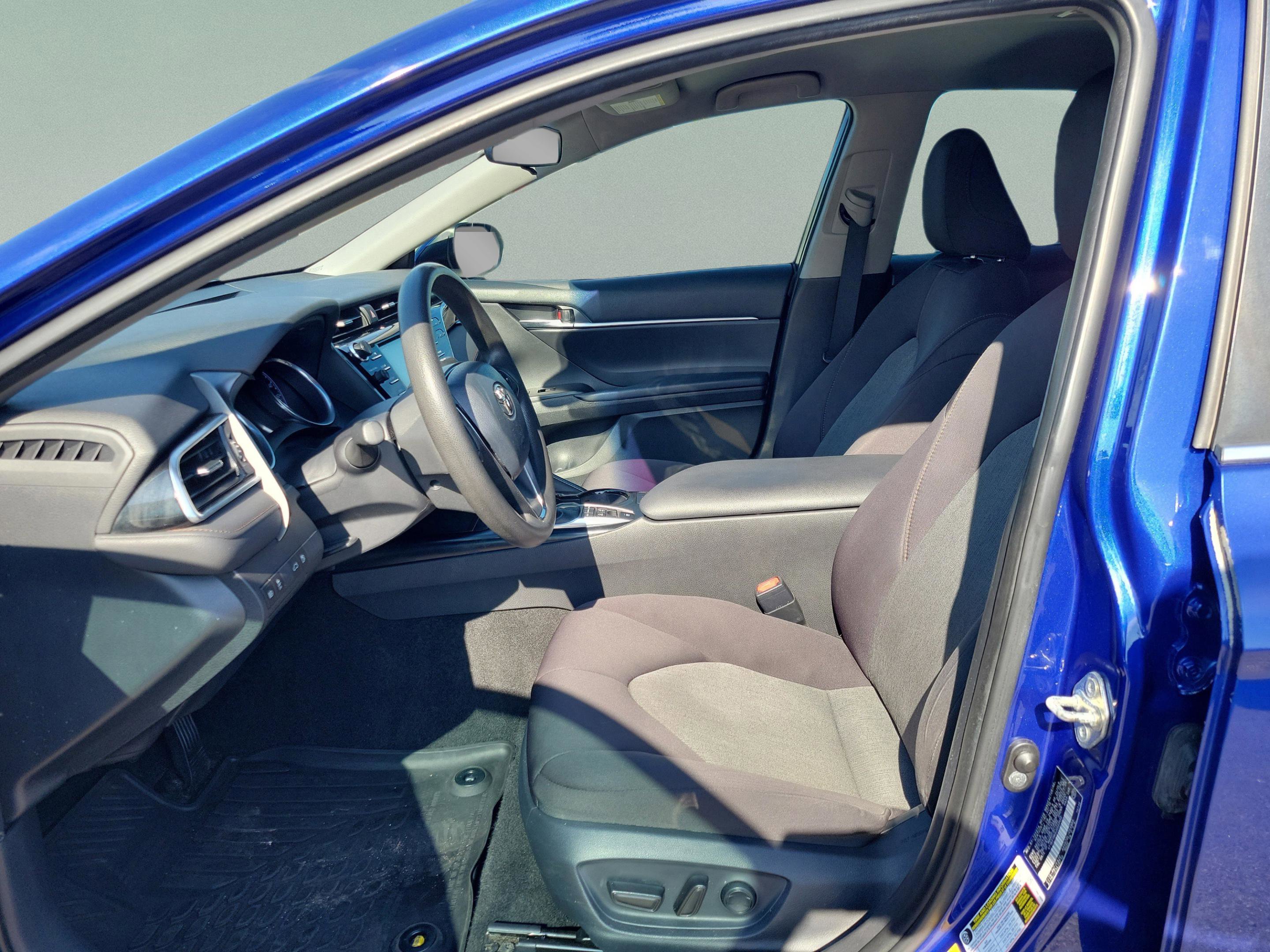 Used 2018 Toyota Camry LE image 8