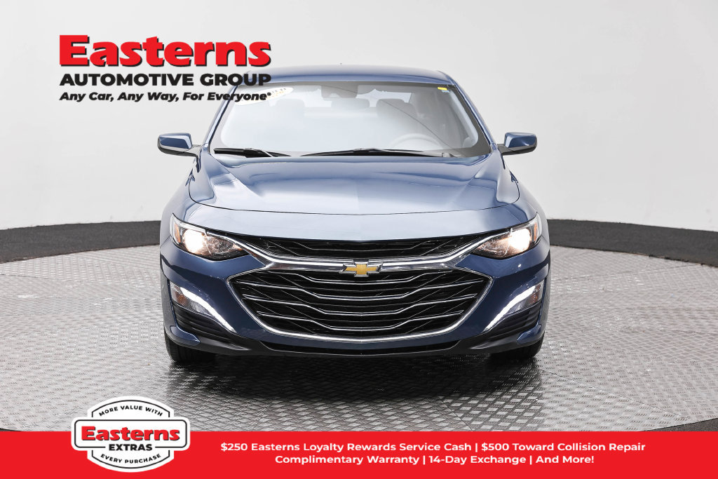 Used 2025 Chevrolet Malibu LT FWD image 3