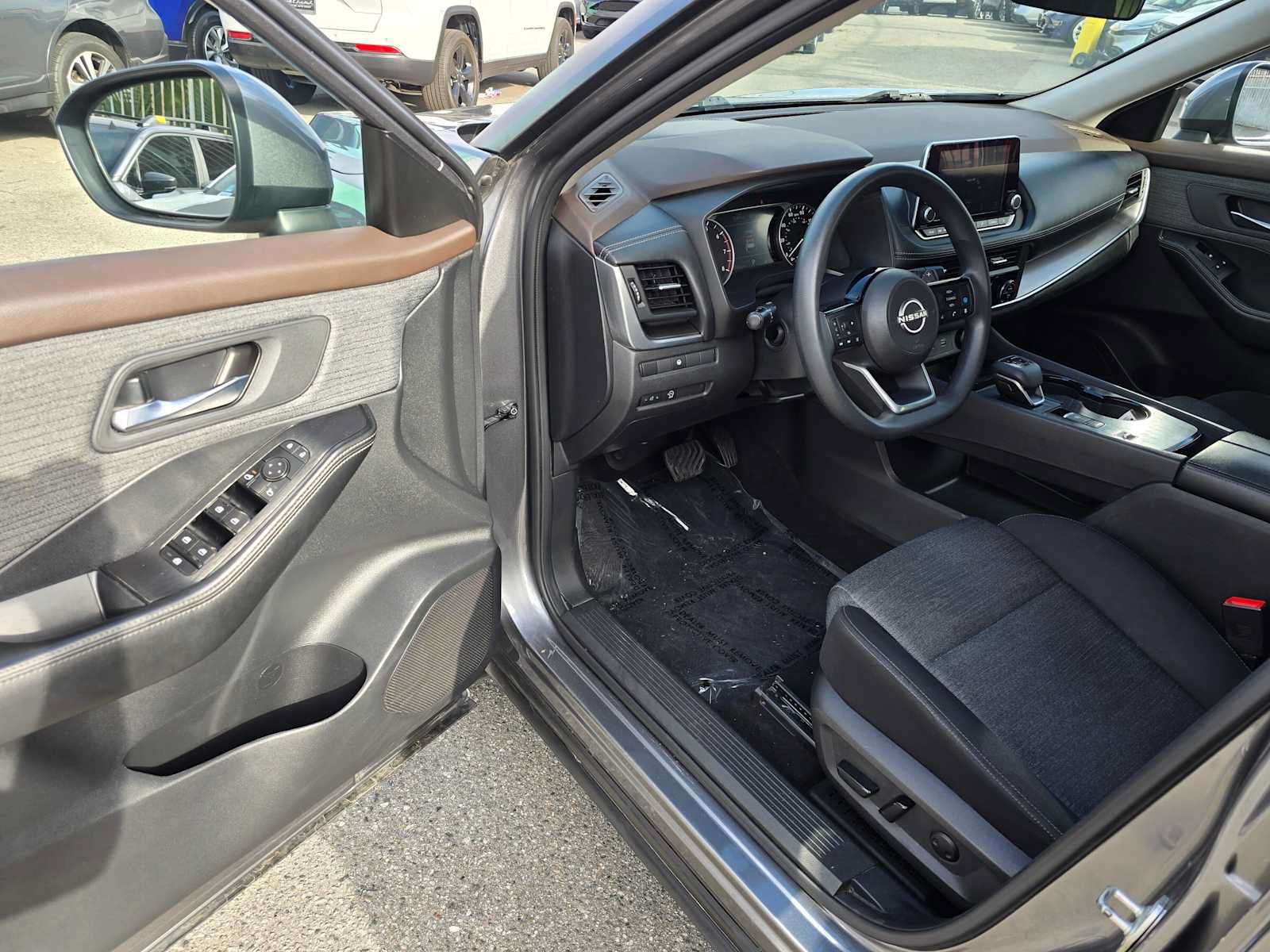 Used 2023 Nissan Rogue SV FWD image 19