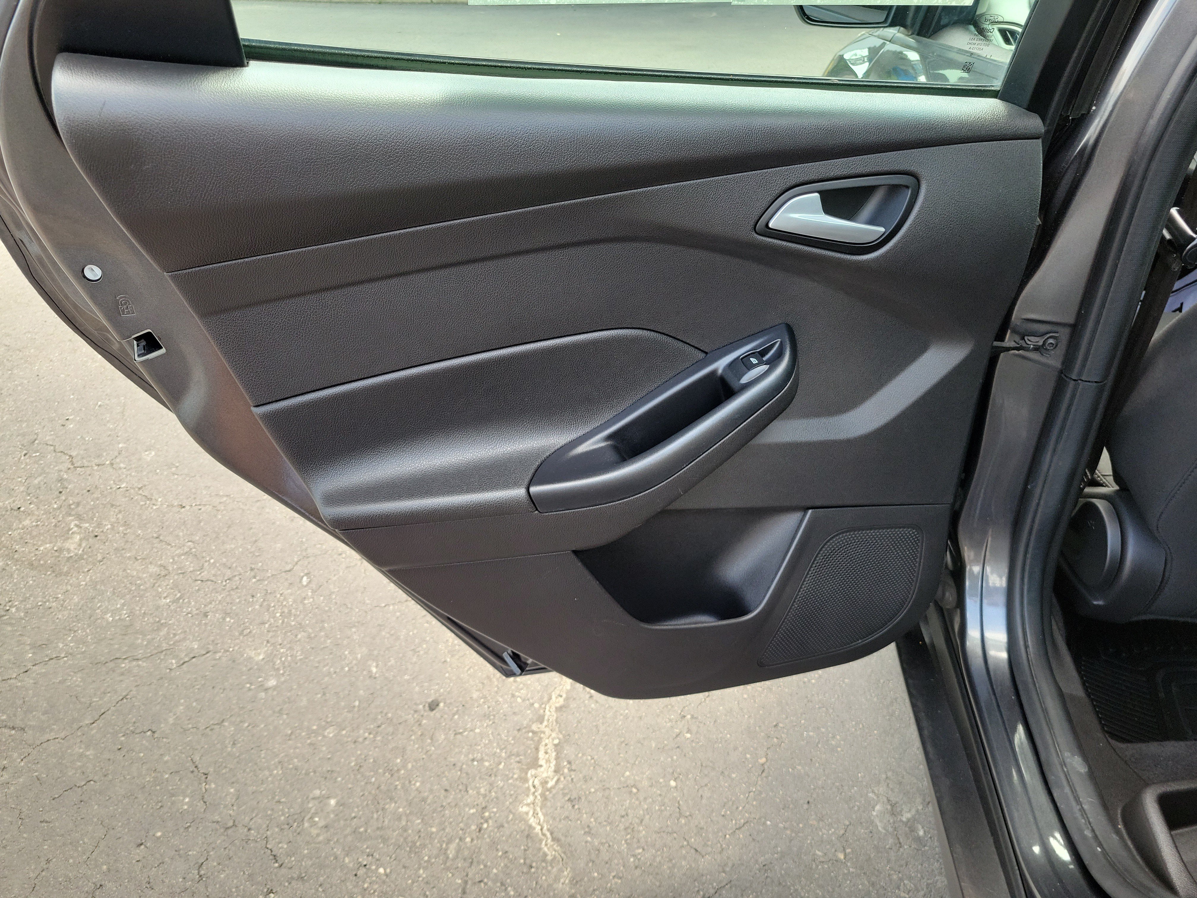 Used 2016 Ford Focus SE w/ Reverse Sensing Package FWD image 13