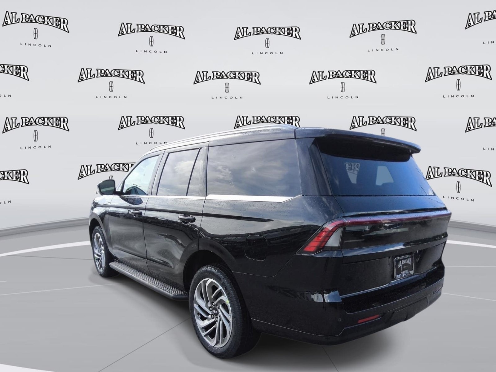 New 2027 Lincoln Navigator Premiere RWD image 3