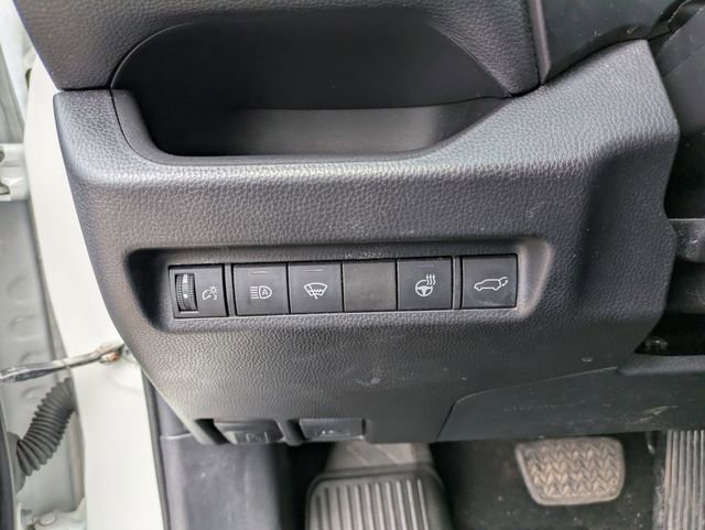 Used 2021 Toyota RAV4 XLE w/ Convenience Package AWD/4WD image 18