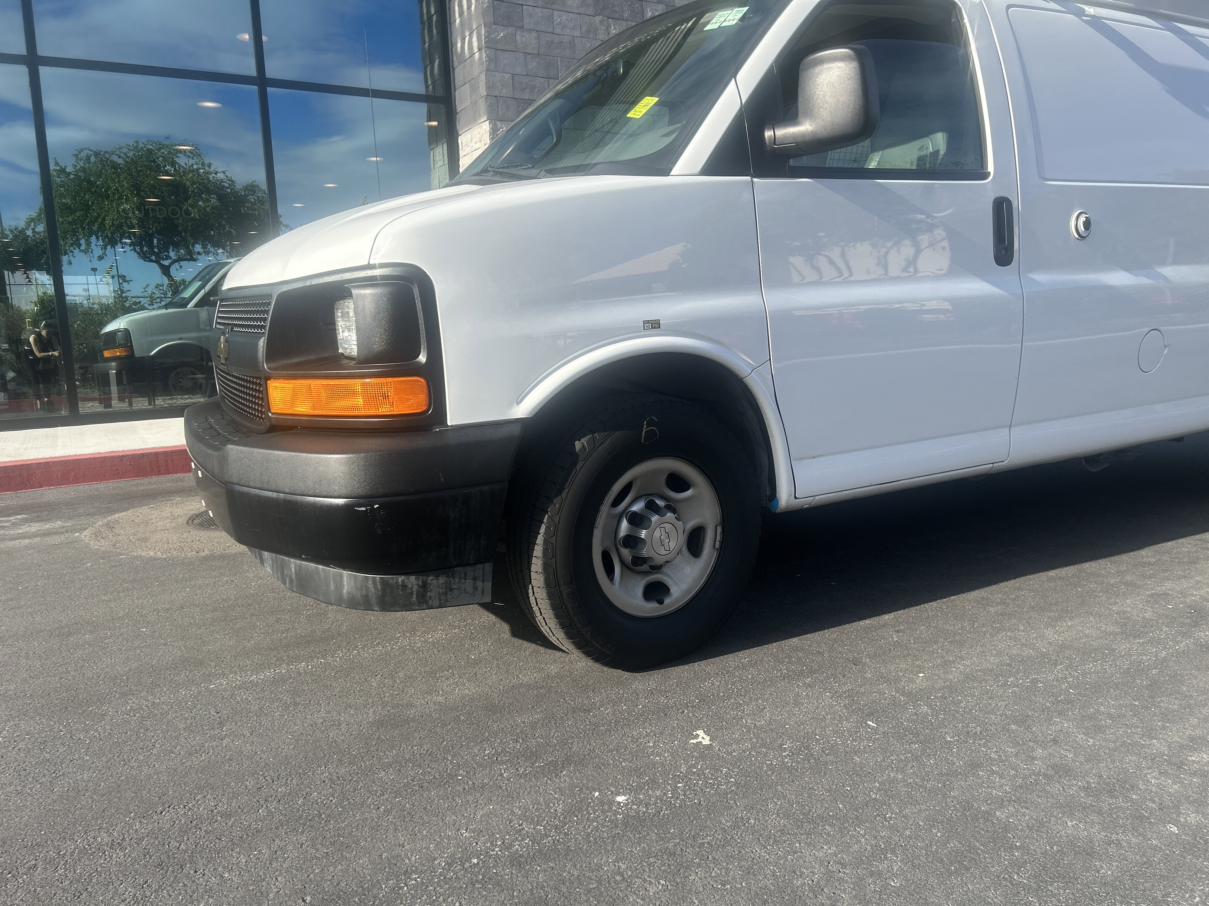 Used 2017 Chevrolet Express 2500 RWD image 4