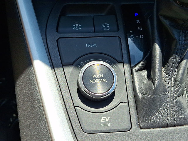 Used 2021 Toyota RAV4 LE AWD/4WD image 24
