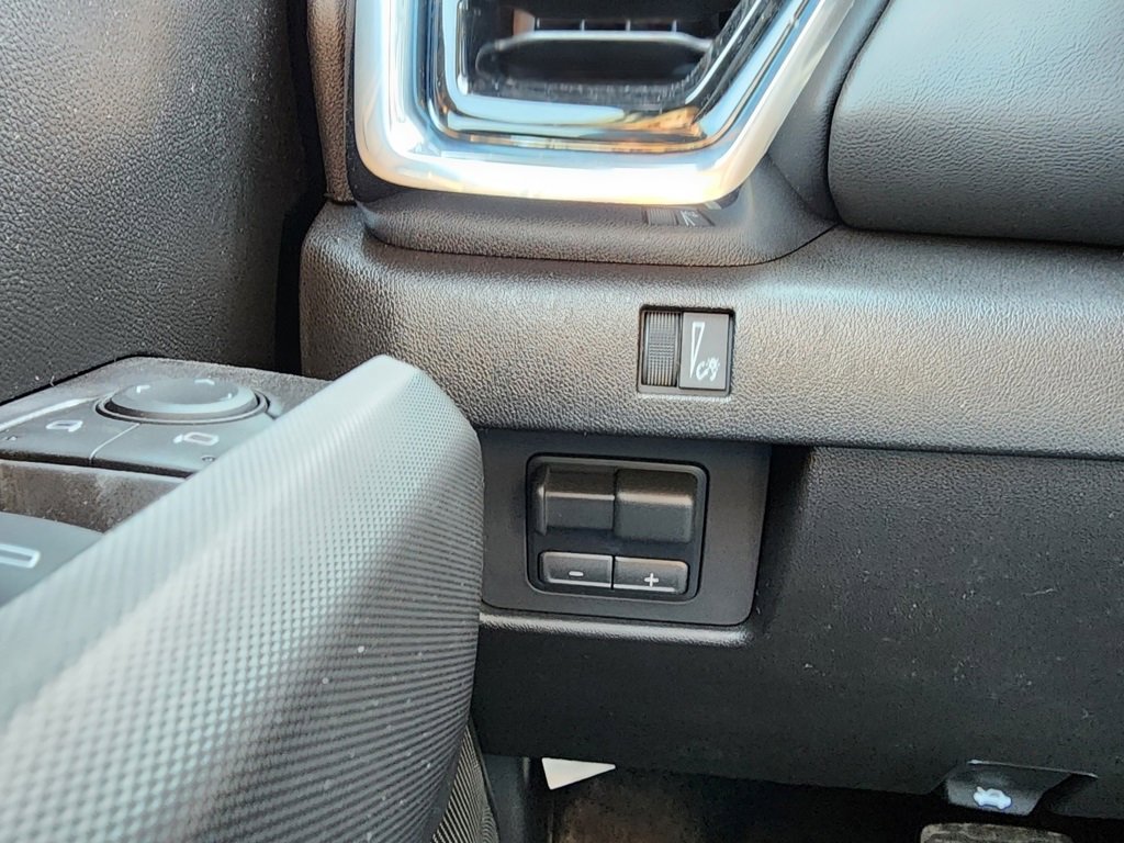 New 2026 GMC Canyon Elevation w/ Convenience Package image 17