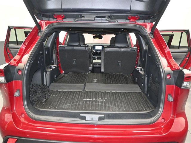 Used 2024 Toyota Highlander XSE image 14