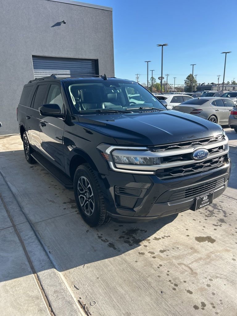 Used 2024 Ford Expedition Max XLT image 3