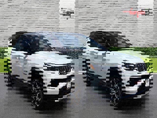 New 2025 Jeep Compass Limited w/ Elite Group image 7