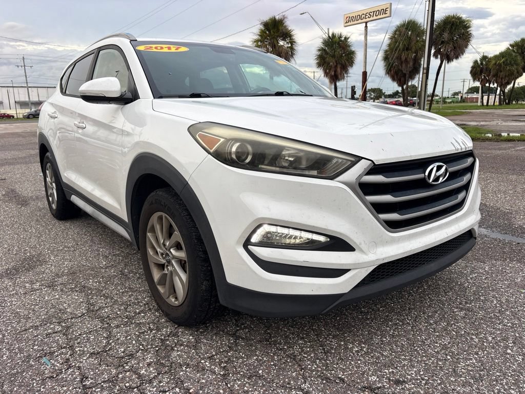 Used 2017 Hyundai Tucson SE Plus w/ Cargo Package FWD image 1