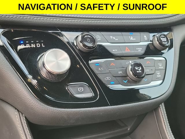 Used 2025 Chrysler Pacifica Limited FWD image 22