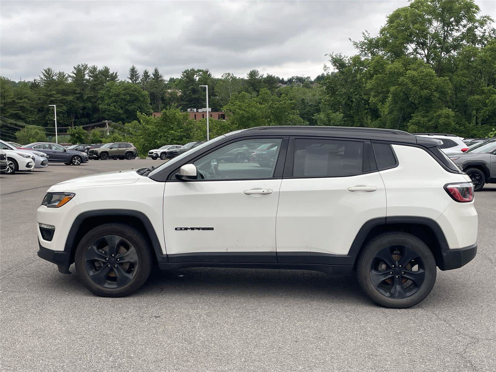 Used 2019 Jeep Compass Latitude AWD/4WD image 2