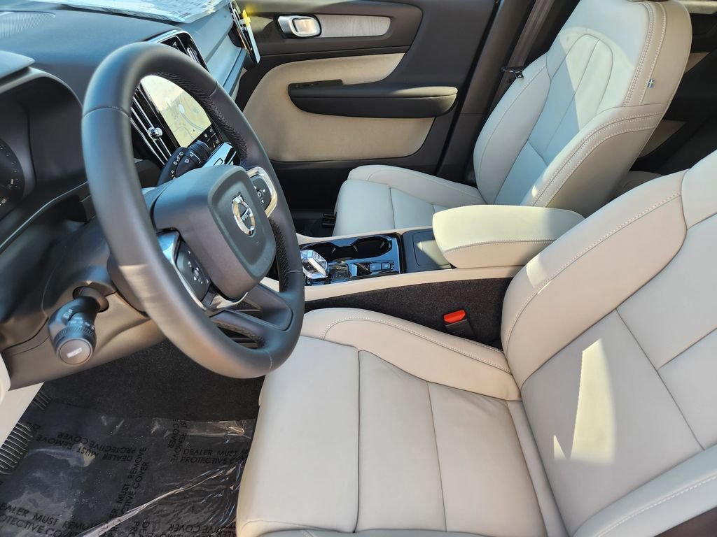 New 2026 Volvo XC40 B5 Plus w/ Protection Package Premier image 3