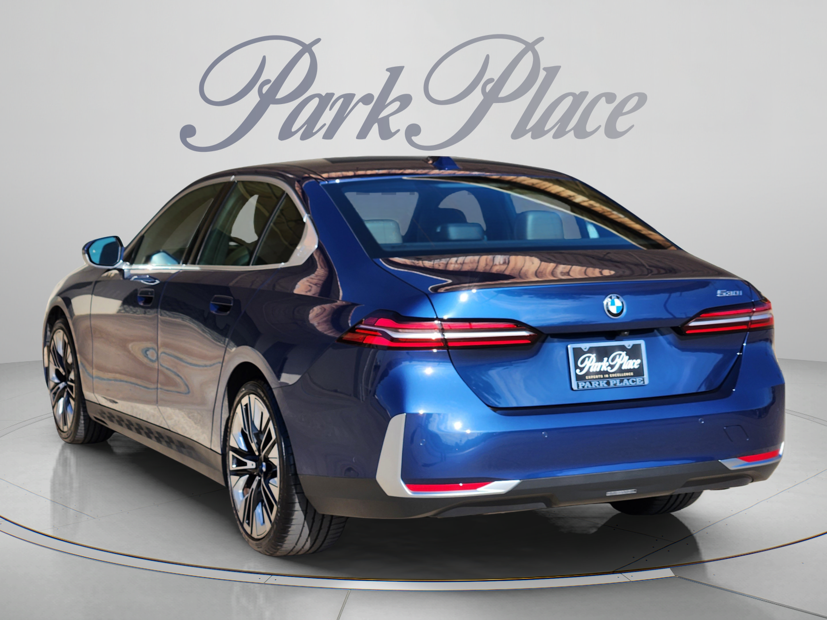 Used 2024 BMW 530i w/ Convenience Package RWD image 3