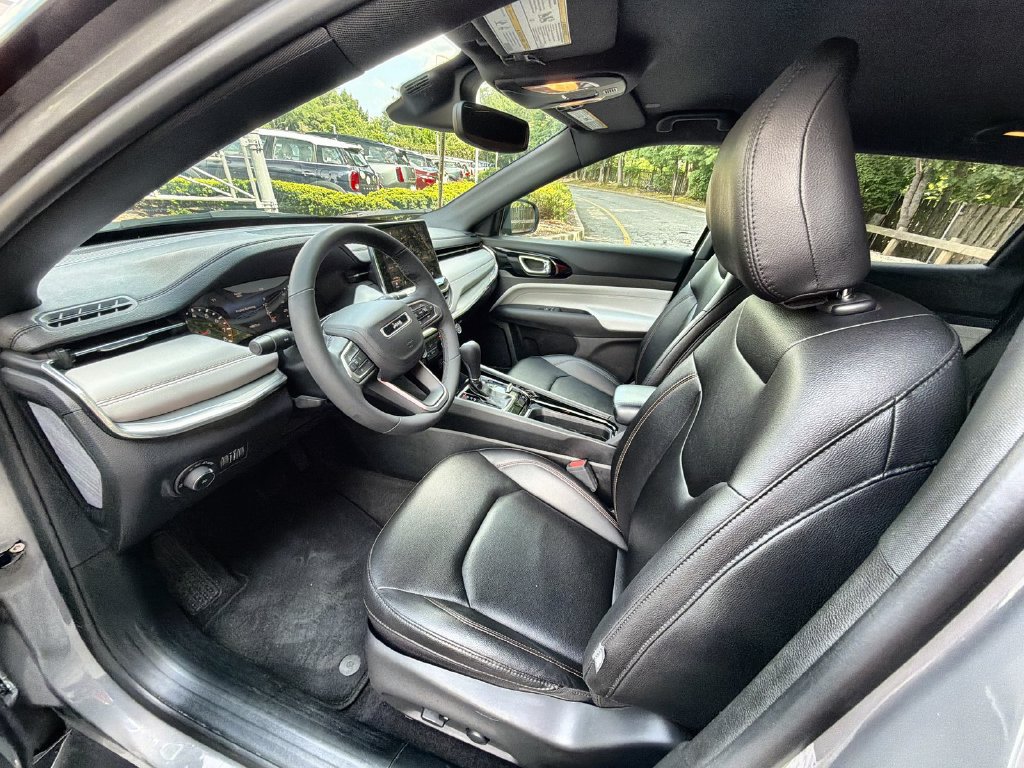 Used 2024 Jeep Compass Limited AWD/4WD image 10