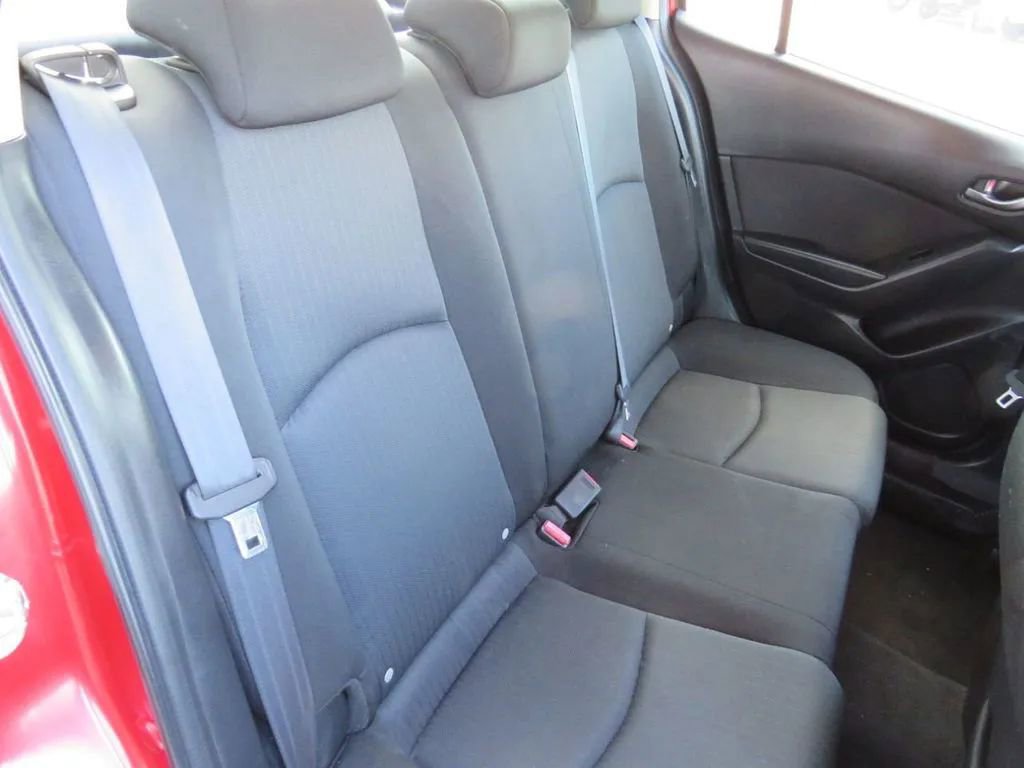 Used 2016 MAZDA MAZDA3 i Sport FWD image 35