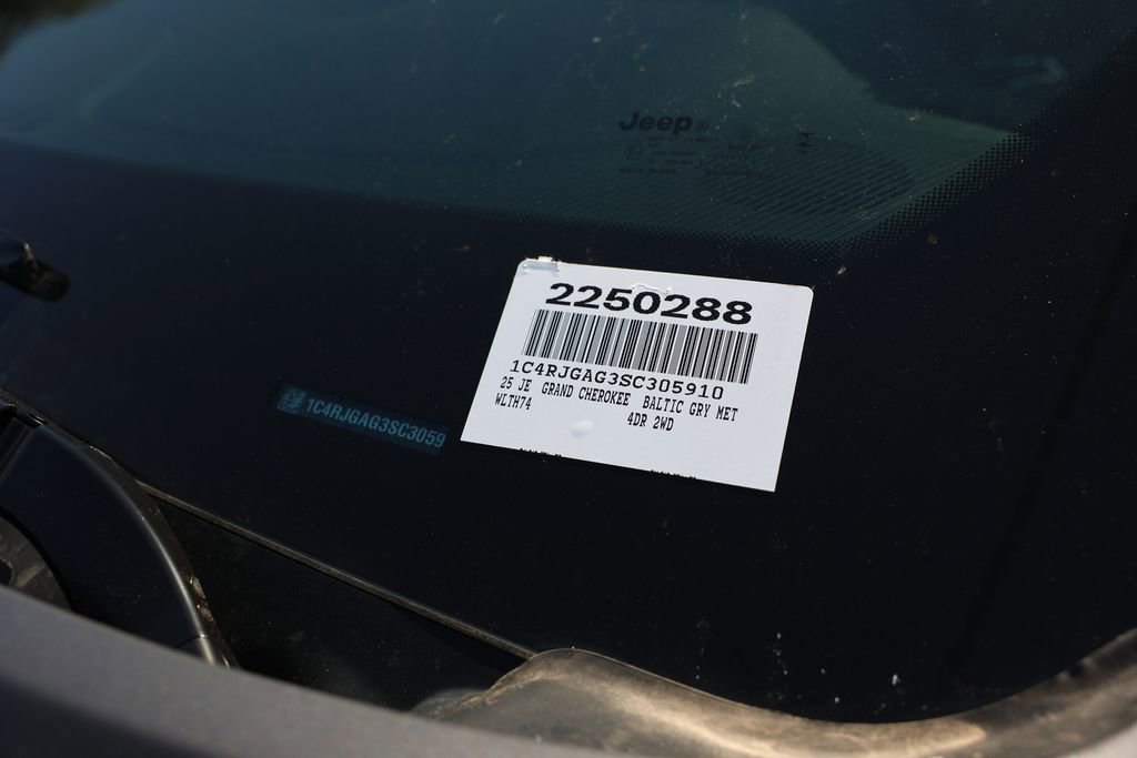 New 2025 Jeep Grand Cherokee Laredo w/ MOPAR Finishing Package image 43