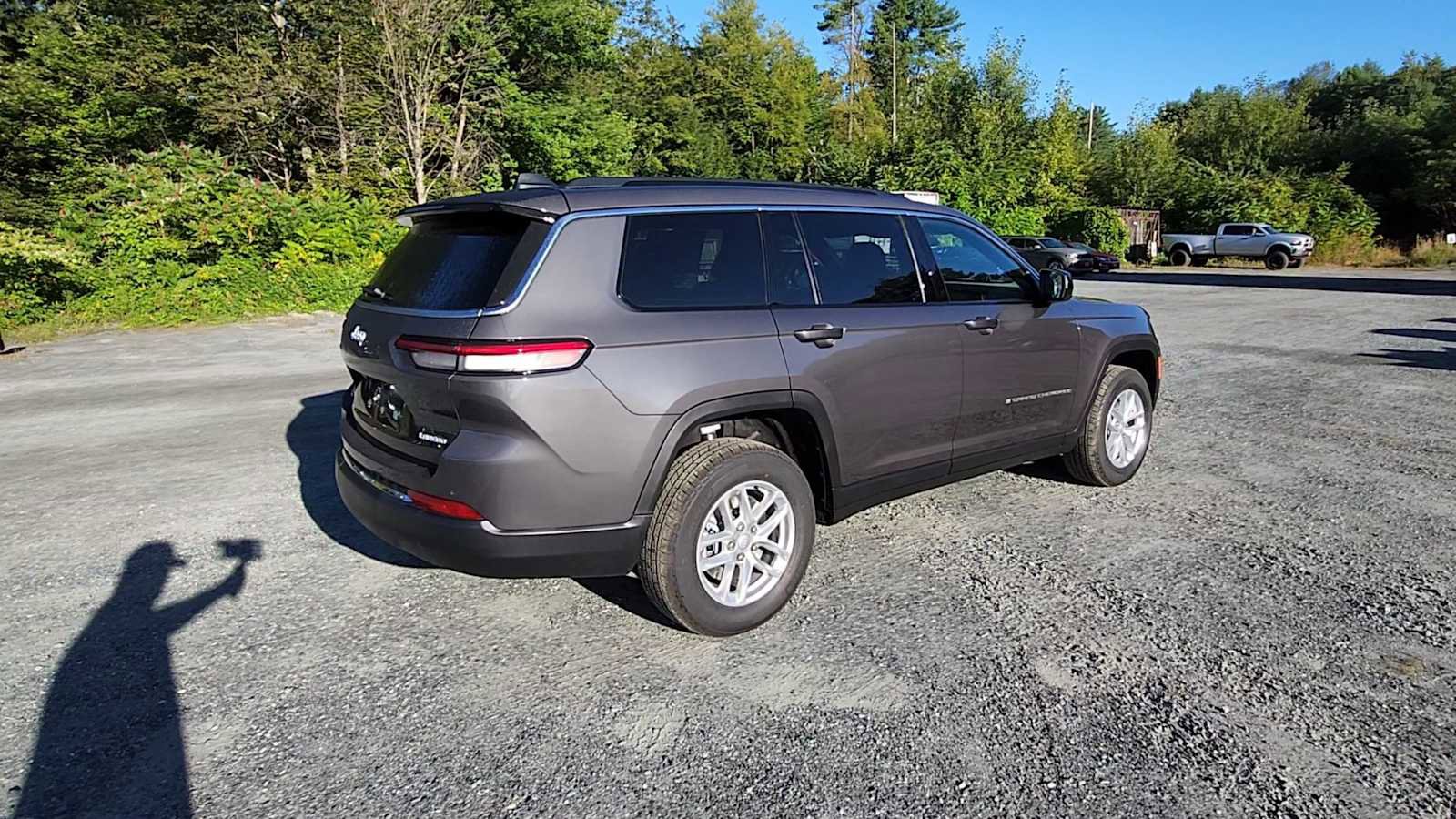 New 2025 Jeep Grand Cherokee L Laredo image 8