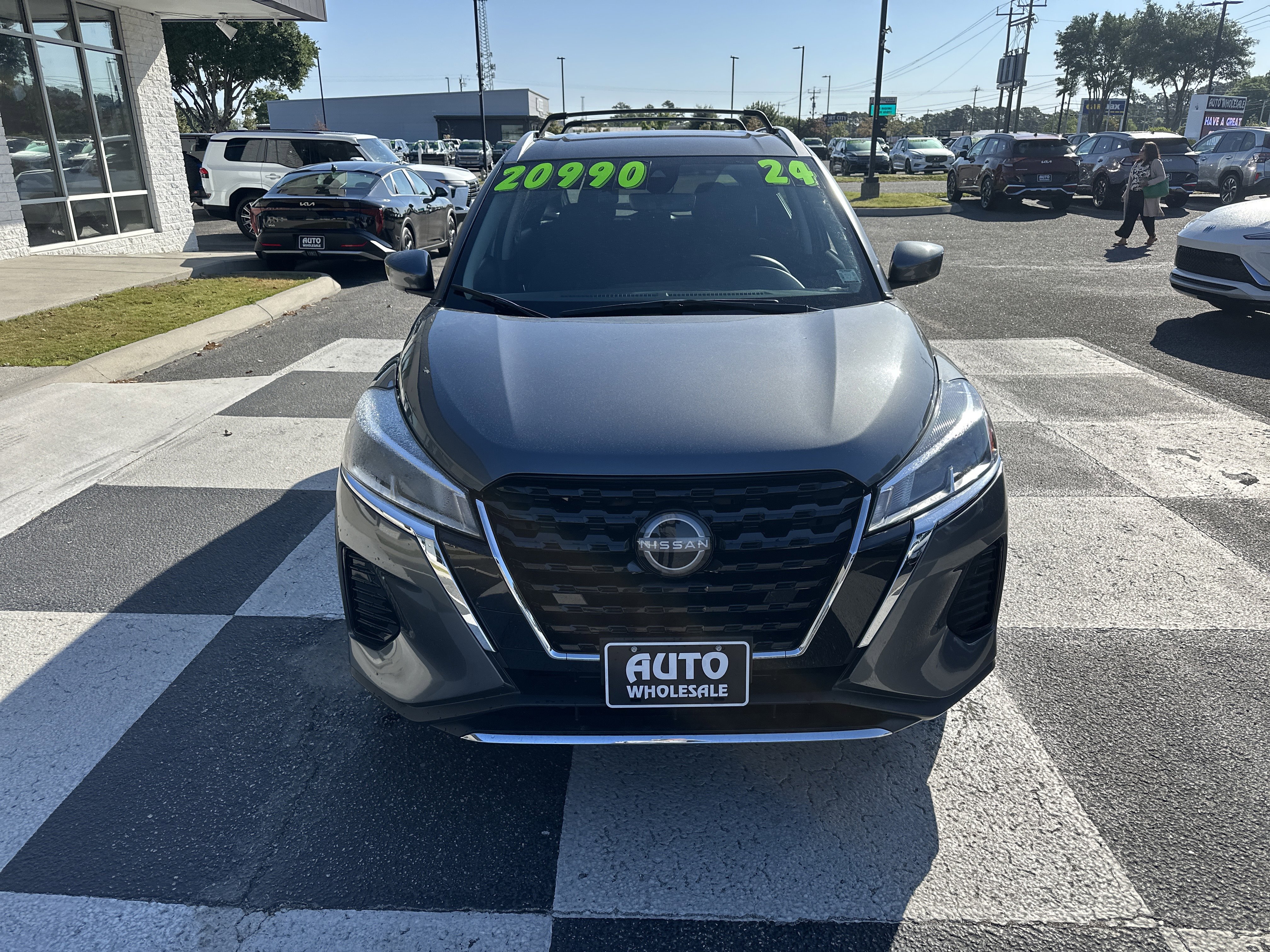 Used 2024 Nissan Kicks SV w/ Interior Electronics Package FWD image 2