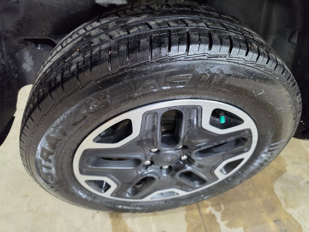 Used 2016 Jeep Renegade Trailhawk AWD/4WD image 12