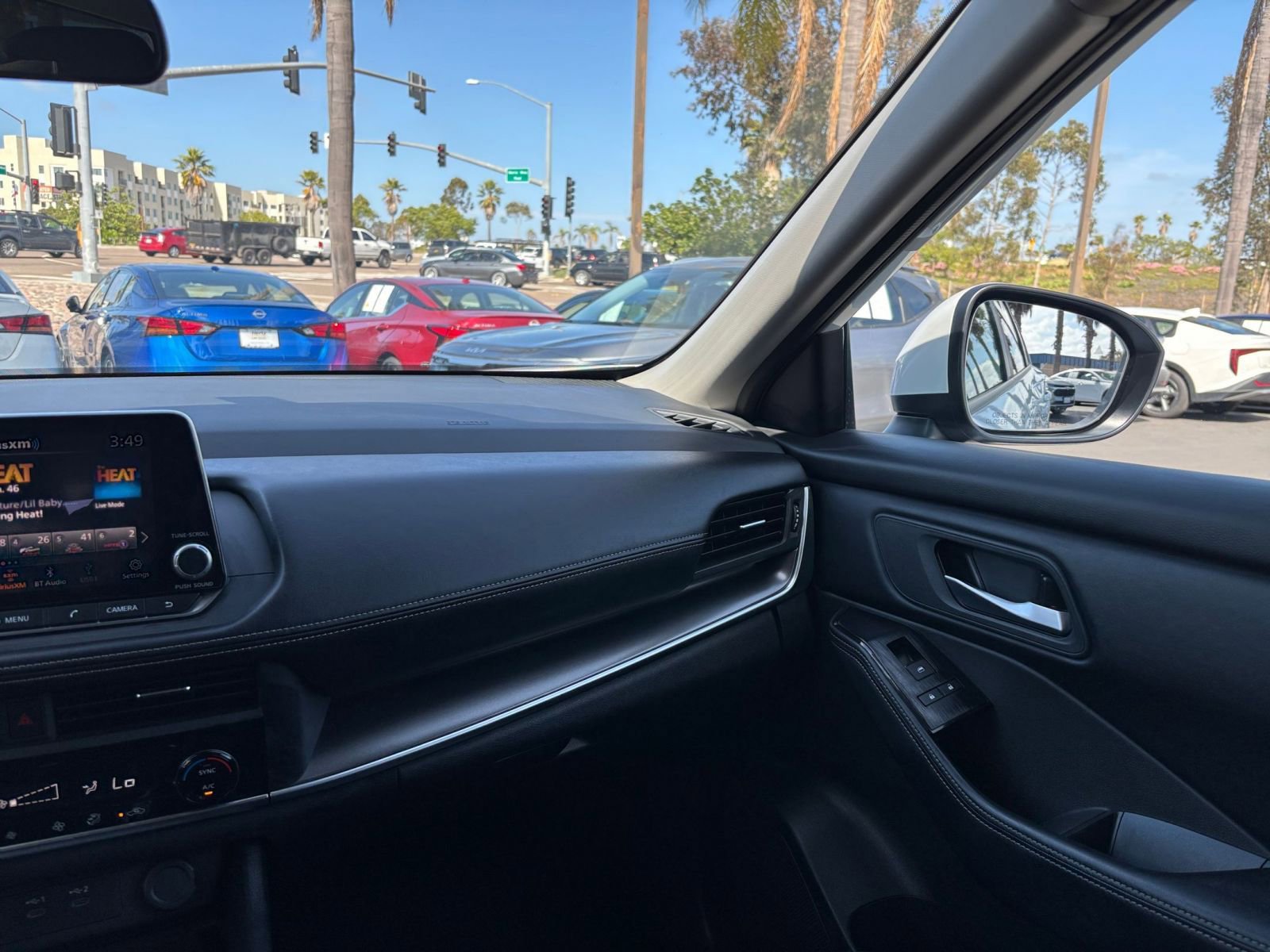 Used 2025 Nissan Rogue SV FWD image 37