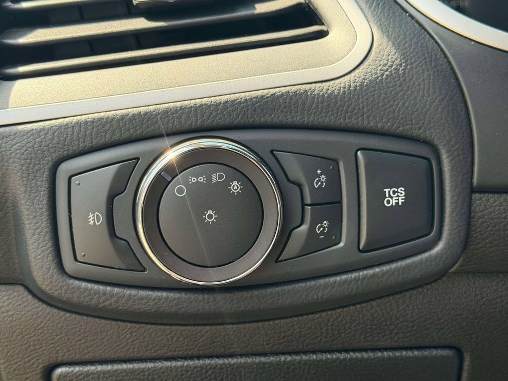 Used 2019 Ford Edge SEL w/ Equipment Group 201A AWD/4WD image 34