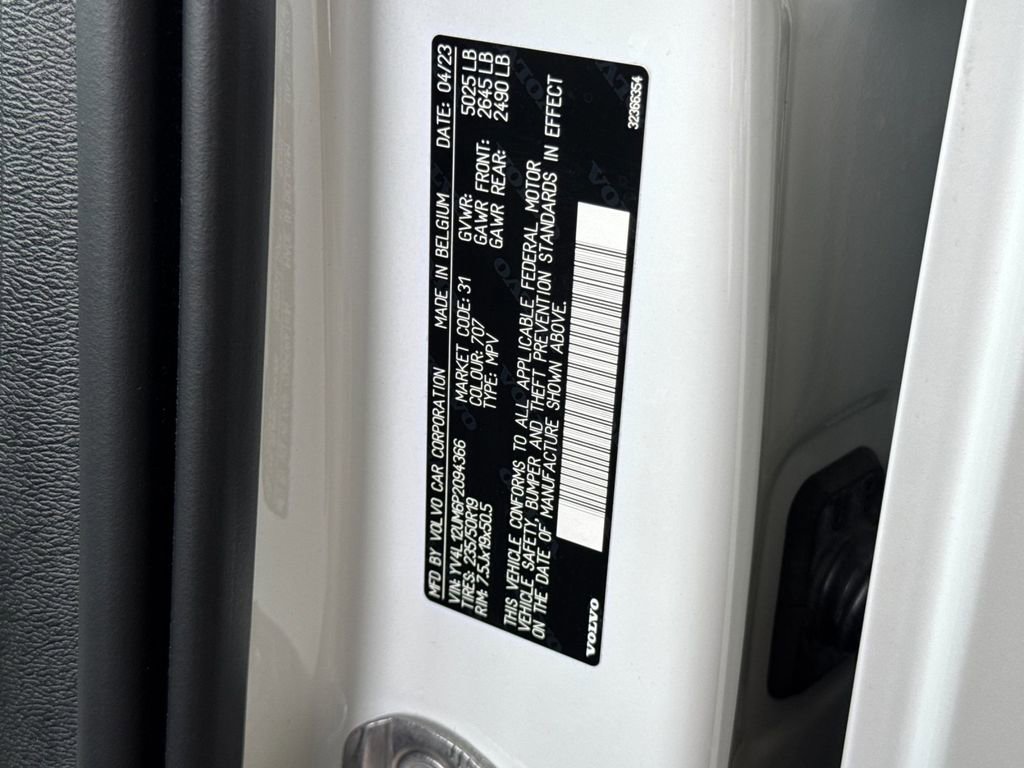 Certified 2023 Volvo XC40 B5 Ultimate image 28