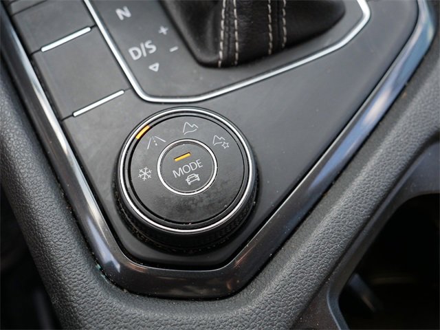 Used 2021 Volkswagen Tiguan SE image 36