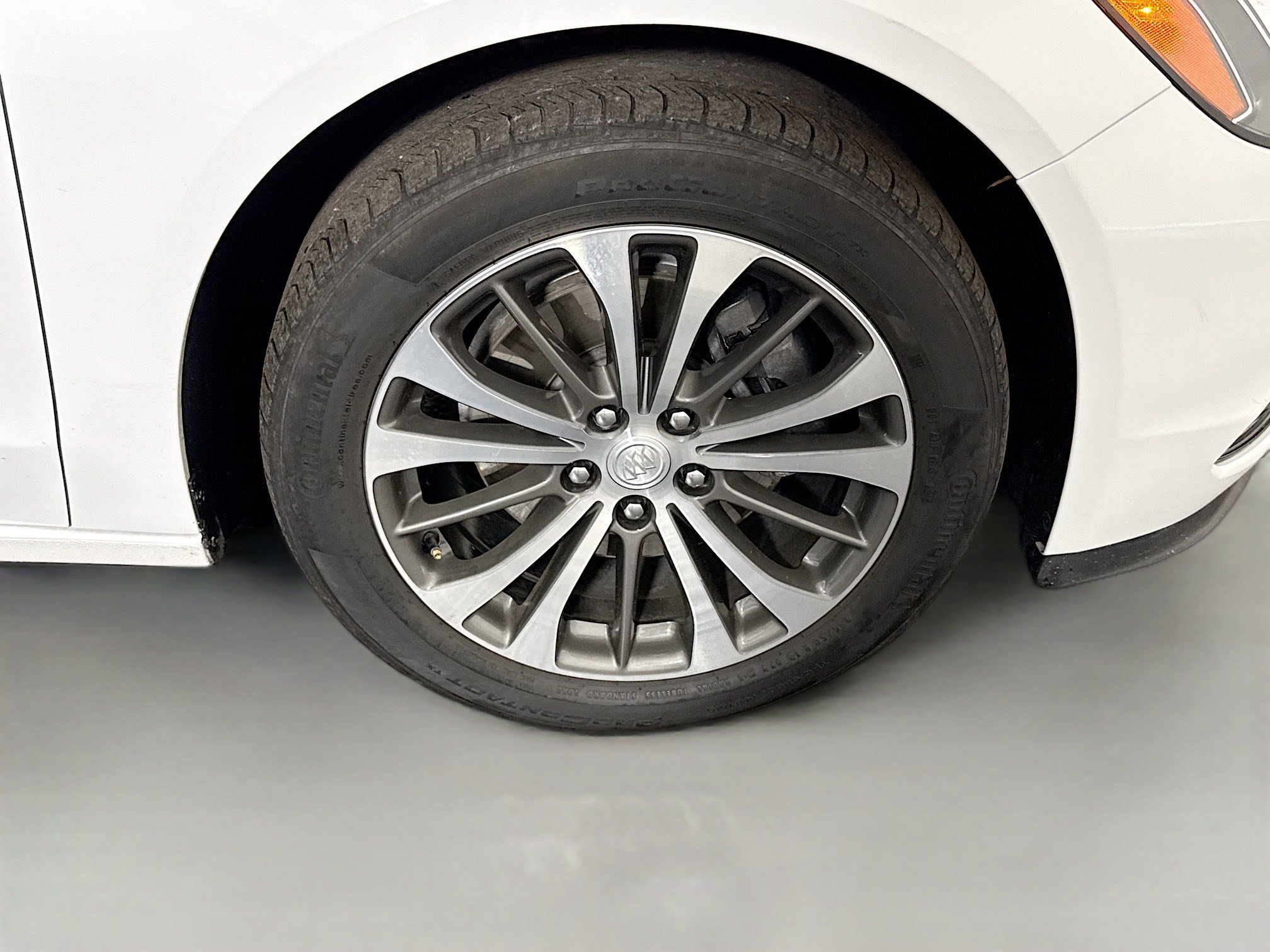 Used 2017 Buick LaCrosse Essence image 32