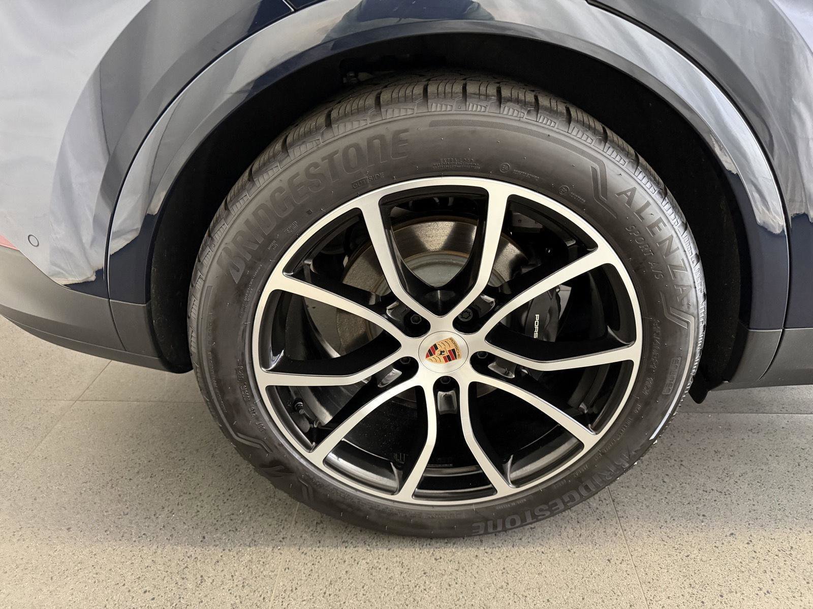 Certified 2025 Porsche Cayenne E-Hybrid image 12