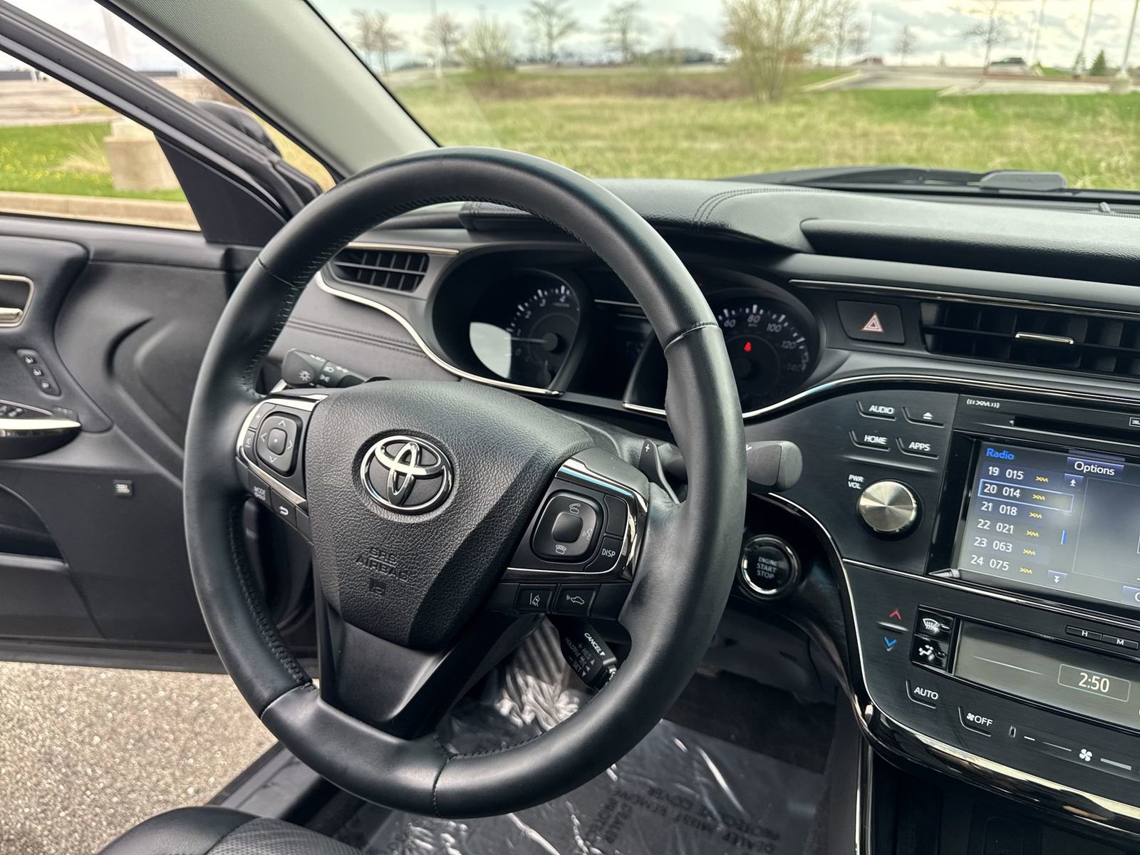 Used 2016 Toyota Avalon Limited w/ Toyota Safety Sense Package image 21