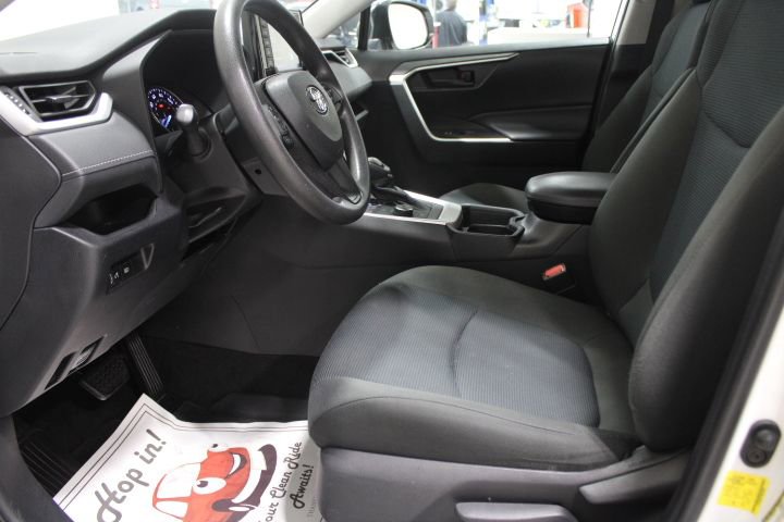 Used 2021 Toyota RAV4 LE image 19