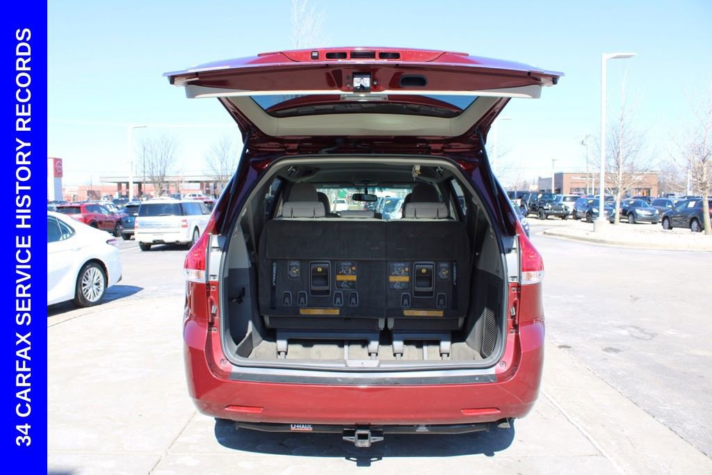 Used 2013 Toyota Sienna LE w/ Towing Pkg image 9