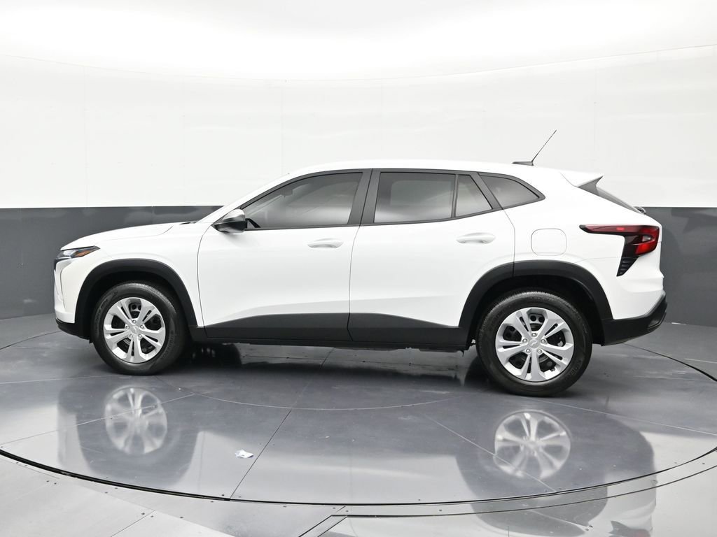 Used 2024 Chevrolet Trax LS FWD image 2