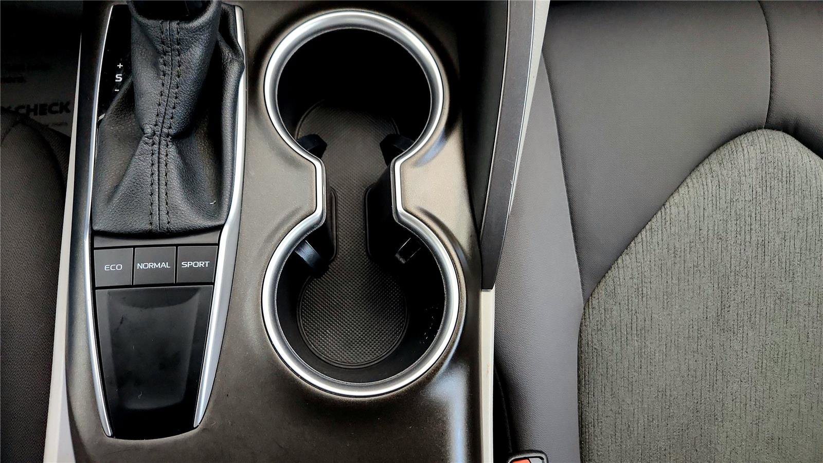 Used 2022 Toyota Camry LE w/ Carpet Mat Package (TMS) image 33