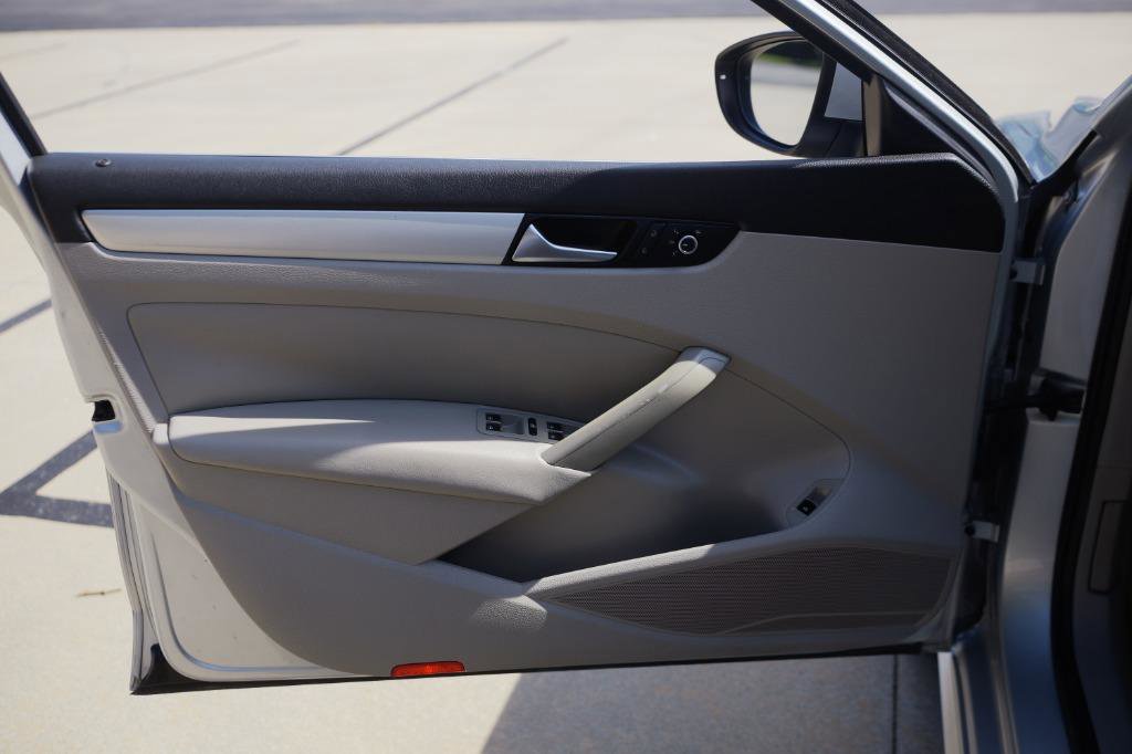 Used 2012 Volkswagen Passat 2.5 SE image 15